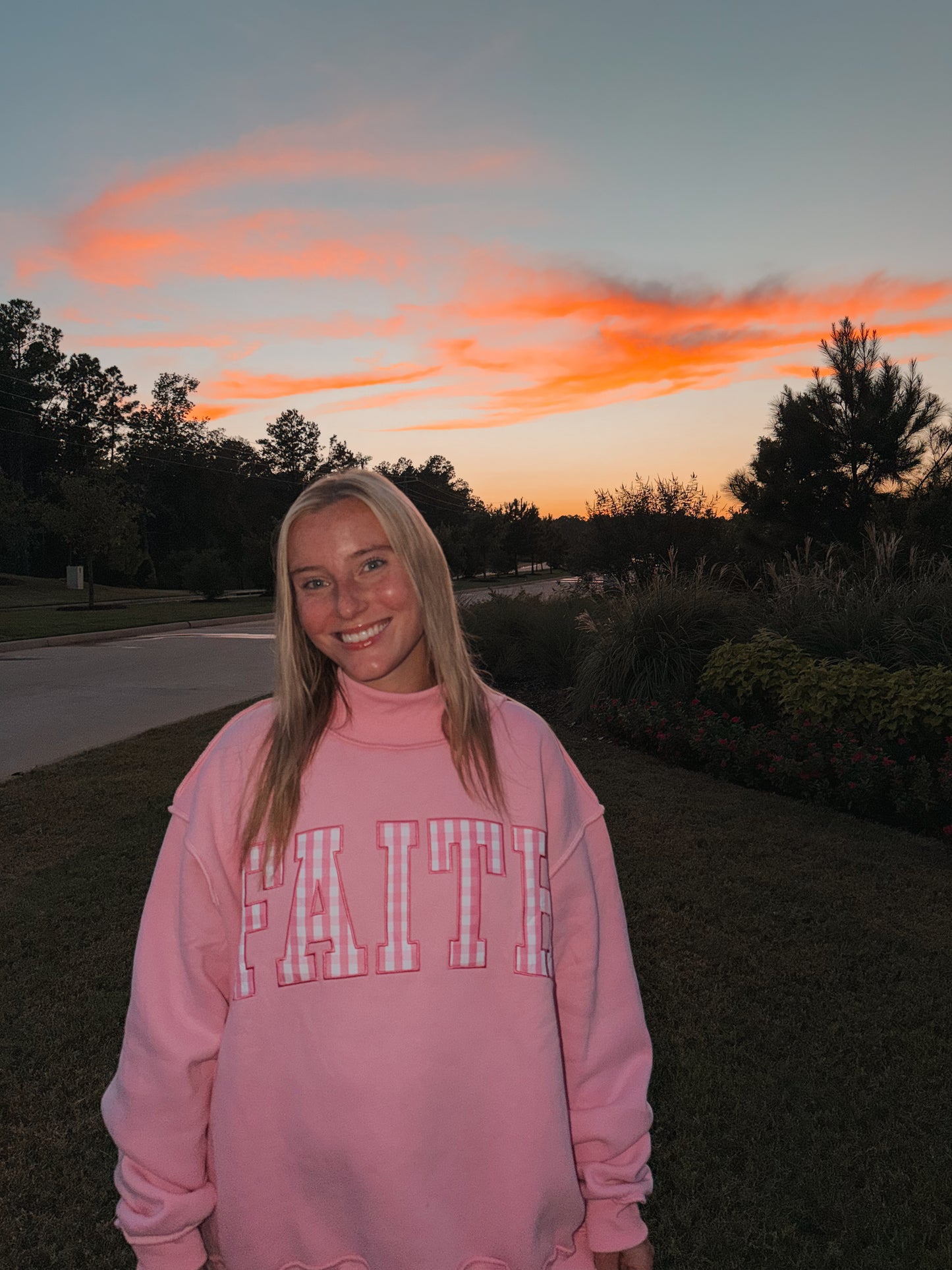 FAITH crewneck