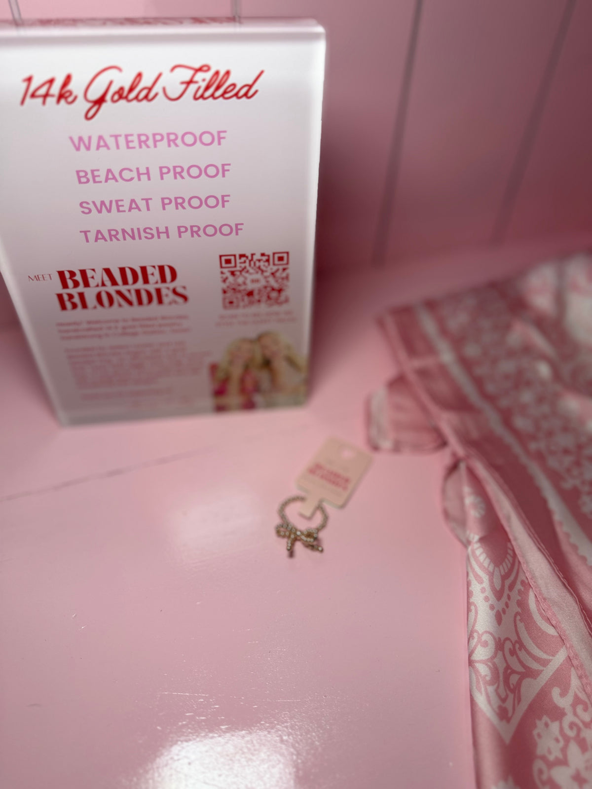 Gold bow ring